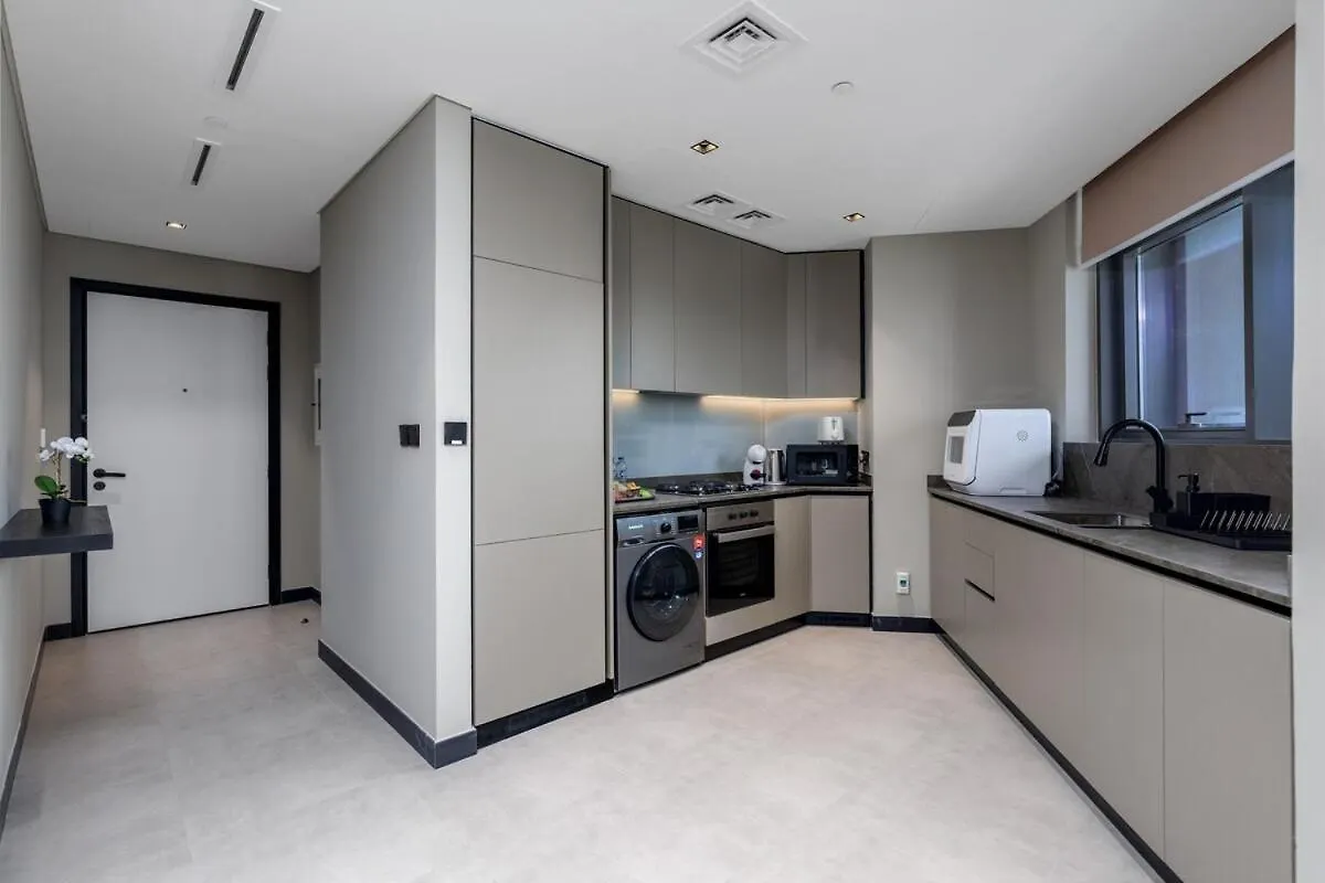 Waves - Elegant Waterfront Living In Dubai'S Business Bay Apartment 0*, Dubai