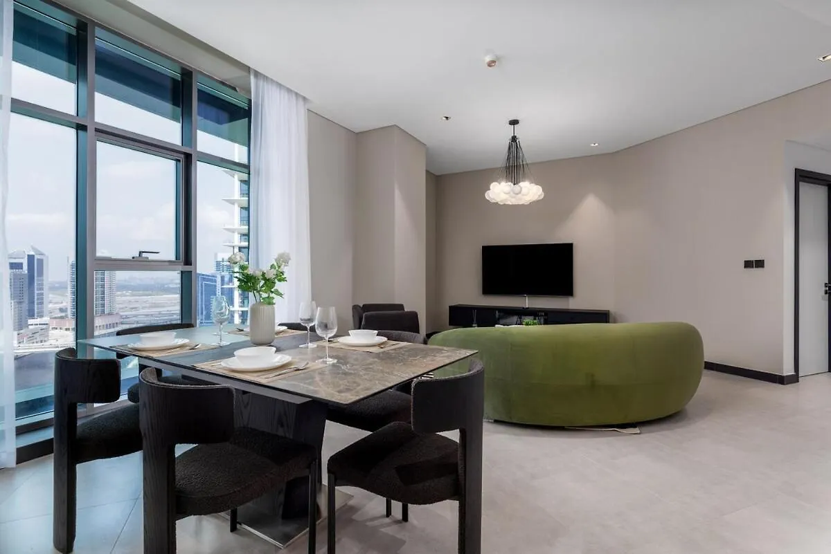 Waves - Elegant Waterfront Living In Dubai'S Business Bay Apartment