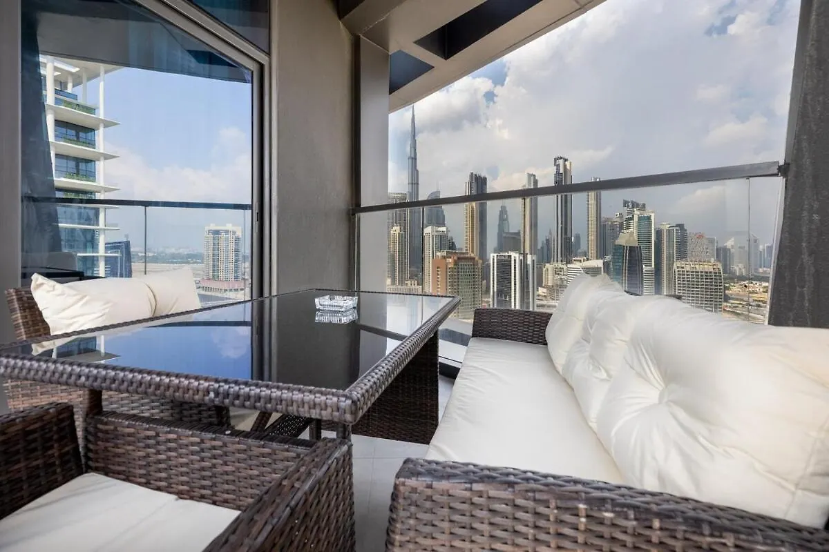 Waves - Elegant Waterfront Living In Dubai'S Business Bay Apartment Dubai