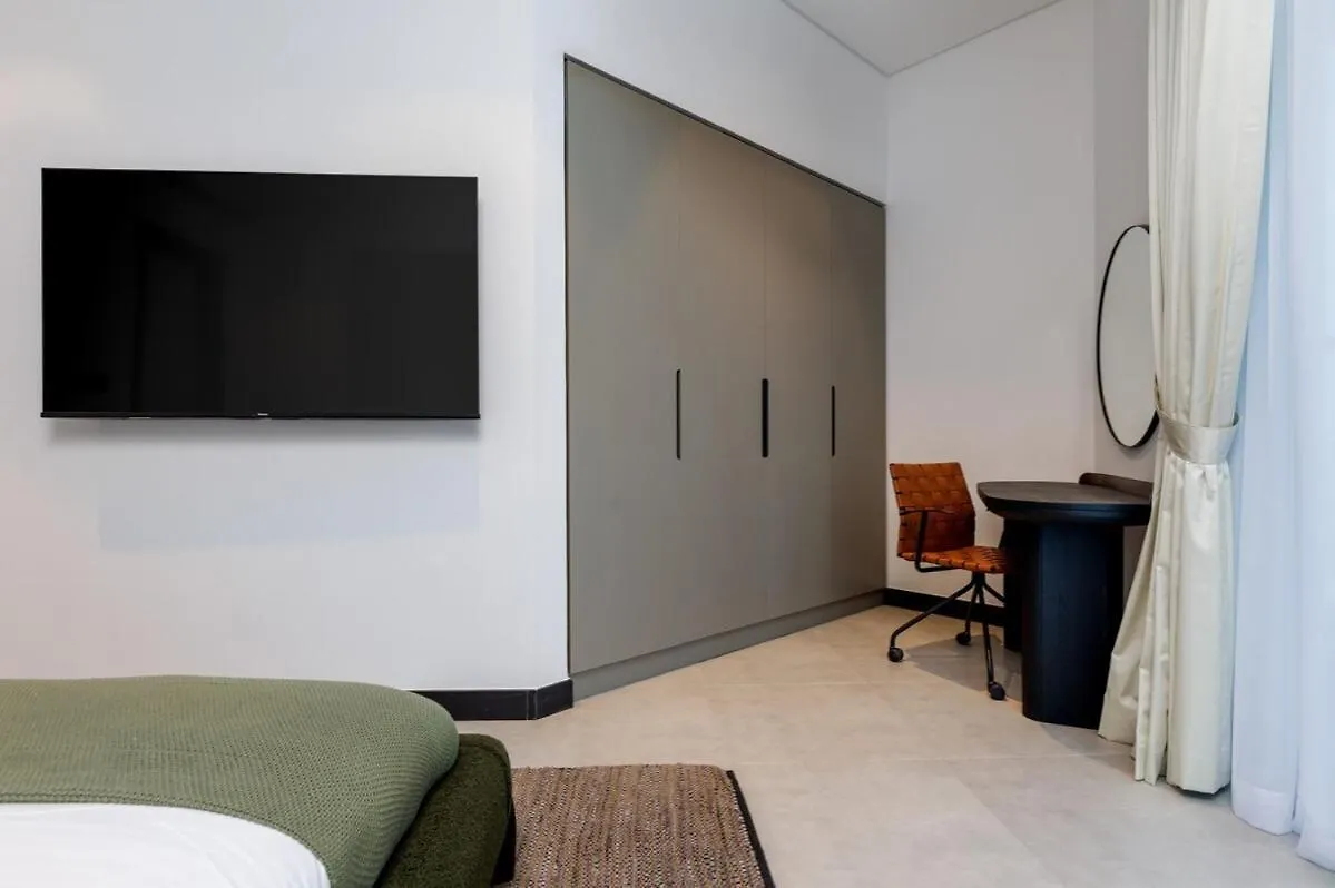 Waves - Elegant Waterfront Living In Dubai'S Business Bay Apartment  Dubai